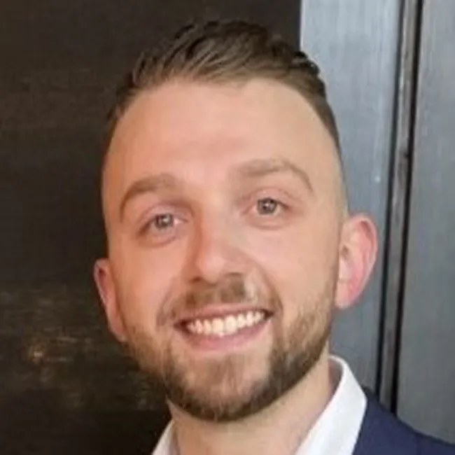 Adrian Paino_portrait pic_3504.jpg